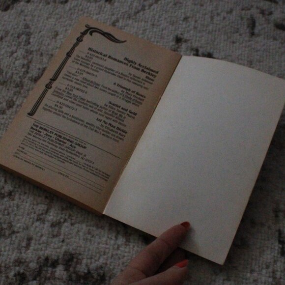 Vintage Second Chance at Love "Change of Heart" Paperback Book - Picture 5 of 8